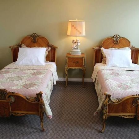 Honeycomb Bed & Breakfast Onanole Buitenkant foto