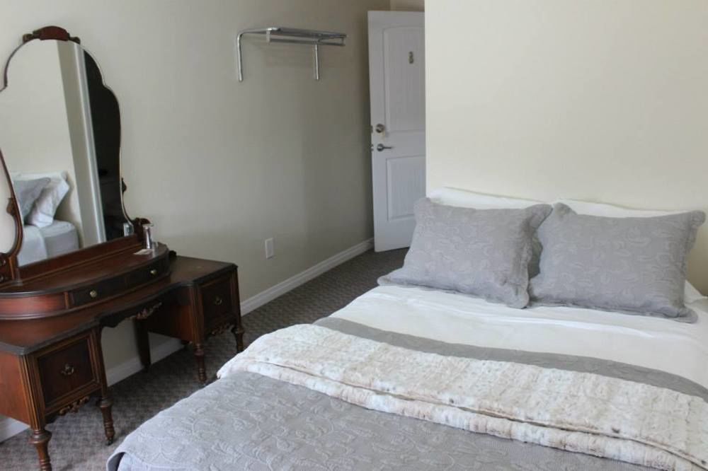 Honeycomb Bed & Breakfast Onanole Buitenkant foto