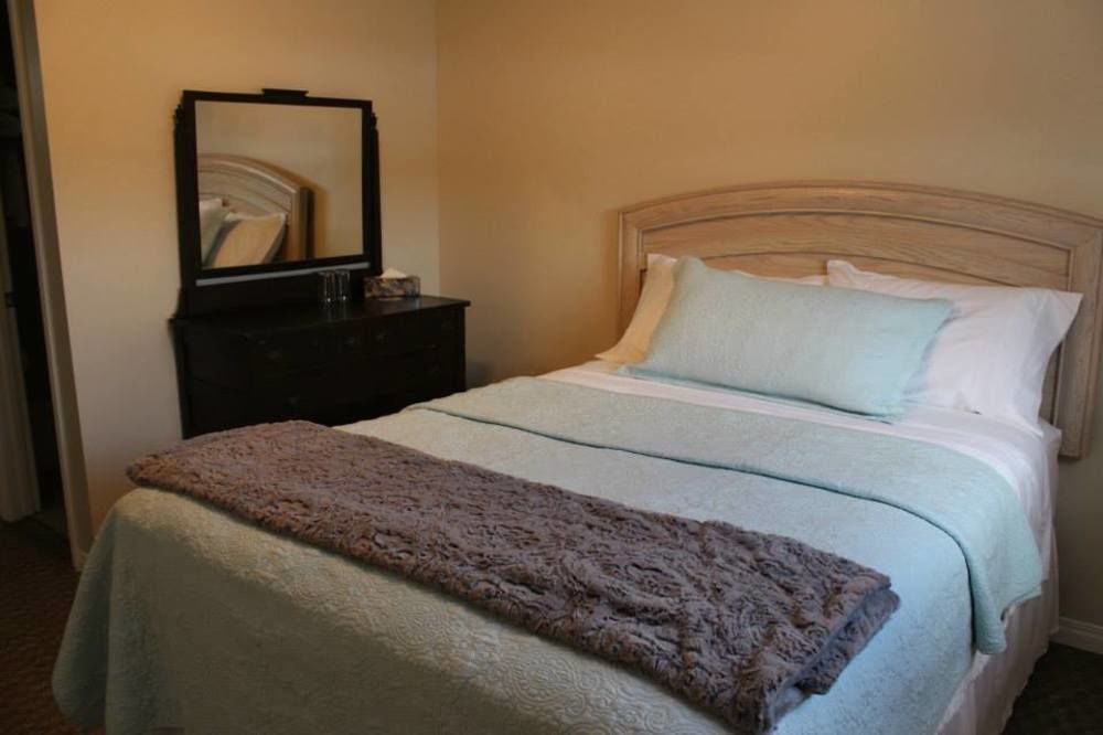 Honeycomb Bed & Breakfast Onanole Buitenkant foto