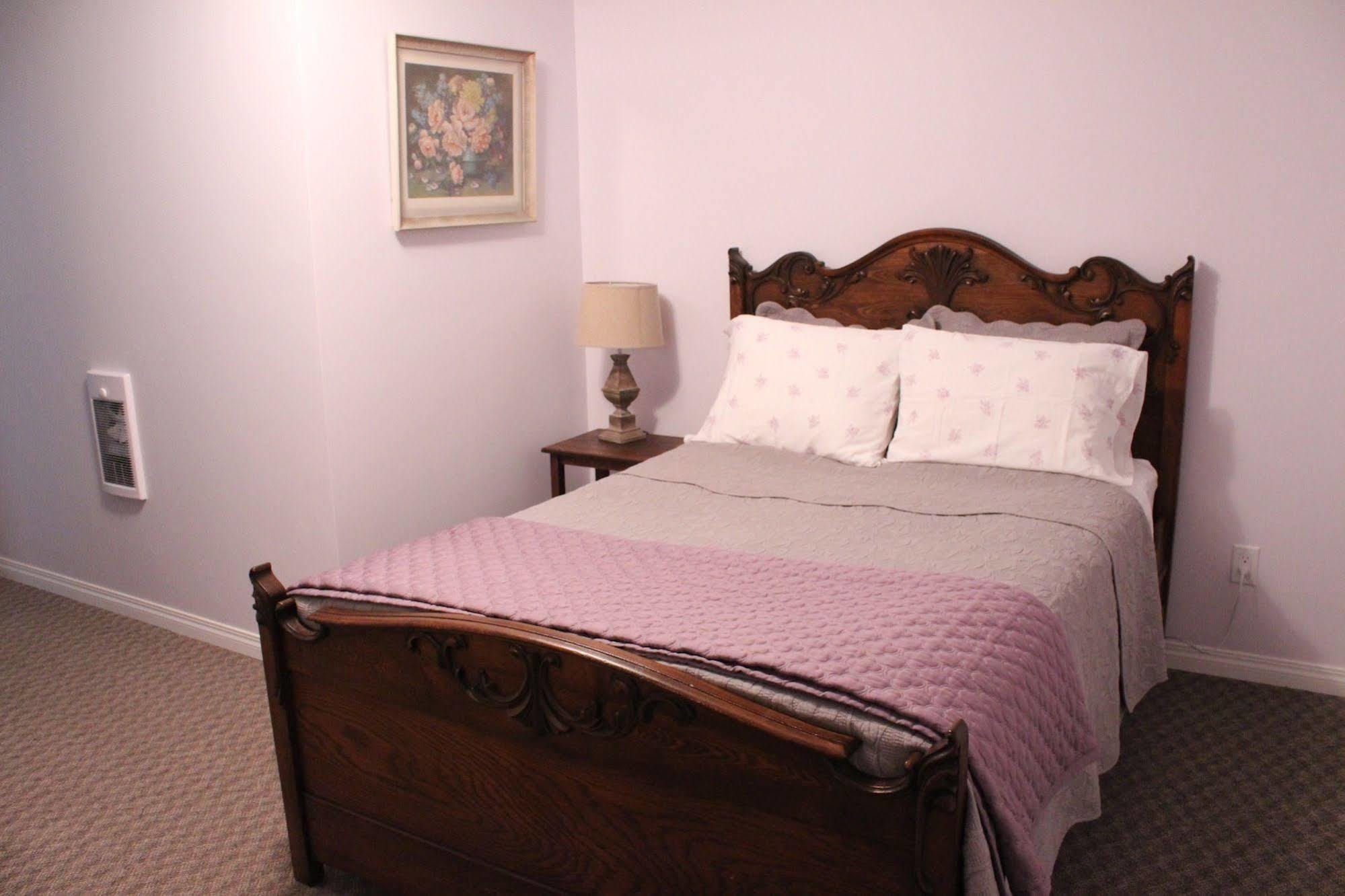 Honeycomb Bed & Breakfast Onanole Buitenkant foto