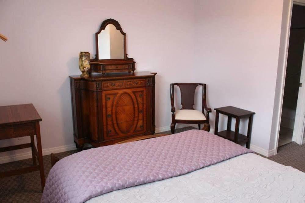 Honeycomb Bed & Breakfast Onanole Buitenkant foto